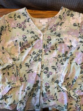 Liz Claiborne Mint Green Floral Button-Front Top with Lavender Accents-Medium